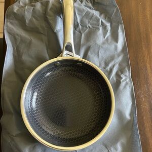 Gray Non-Stick Cookware Skillet